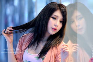 Woman long hair mirror hair - photorealistic free wallpaper