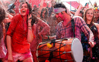 People playing water drum group - a group of people playing free wallpaper