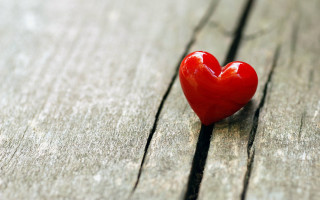 Red heart wooden surface shadow - a red heart free wallpaper