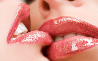 Woman red lipstick white lip - airbrush free wallpaper