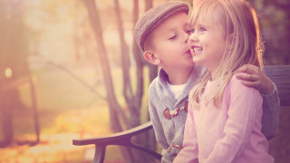 Boy girl bench kissing eyes - free love wallpaper