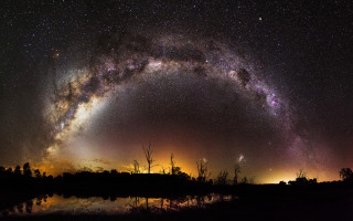 Night sky circular structure reflection - a night sky free wallpaper