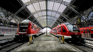 Two trains station skylight people - the platform free wallpaper