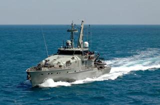 Large boat ocean people water - a large boat in the middle of the ocean free wallpaper