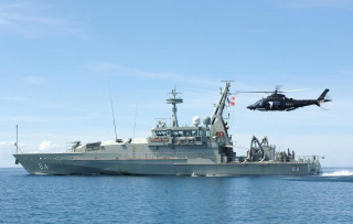 Helicopter boat ocean flying water - andrew law free wallpaper
