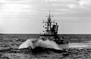 Large ship ocean smoke coming - carl eugen keel free wallpaper