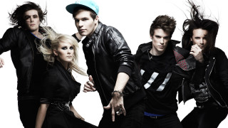 Young people group photo together - one man free wallpaper