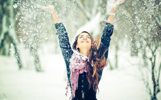 Woman throwing snow air snowy - an gyeon free wallpaper for desktop
