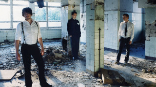 Men broken ceiling broken door - bauhau free wallpaper