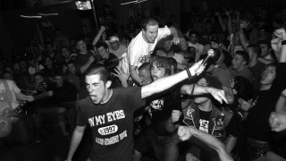 Man crowd arms air outstretched - person free wallpaper