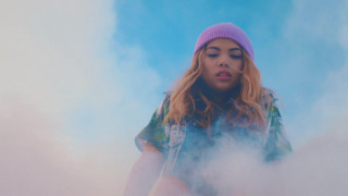 Woman pink hat smoke eyes - the wind free wallpaper
