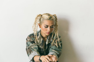 Woman ponytail sitting hands knees - aesthetic free wallpaper