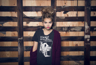Woman messy hair wooden wall - aesthetic free wallpaper