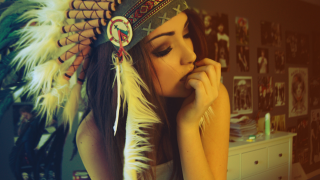 Woman feather headdress posing picture - a picture in a room free wallpaper