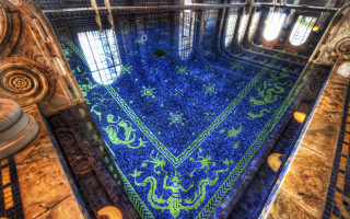Large blue carpet window blue - the side of it free wallpaper