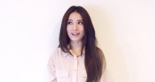Woman long hair white wall - fei danxu free wallpaper