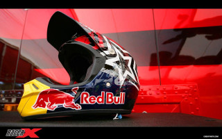Helmet redbull table red wall - eric dinyer free wallpaper