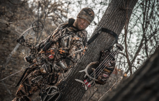 Man camouflage bow bowcase forest - private press free wallpaper