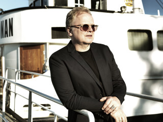 Man suit sunglasses boat portrait - damien hirst free wallpaper