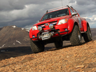 Red truck mountain slope clouds - pathfinder free wallpaper