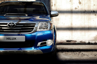 Blue suv parked building sign - andrew law free wallpaper
