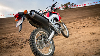 Dirt bike dirt road desert - a dirt road in the desert free wallpaper