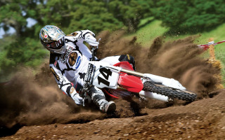 Dirt bike woods track rider - a dirt bike free wallpaper