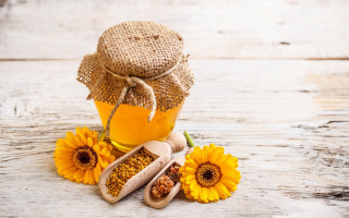 Honey sunflowers wooden table spoon - betty merken free wallpaper