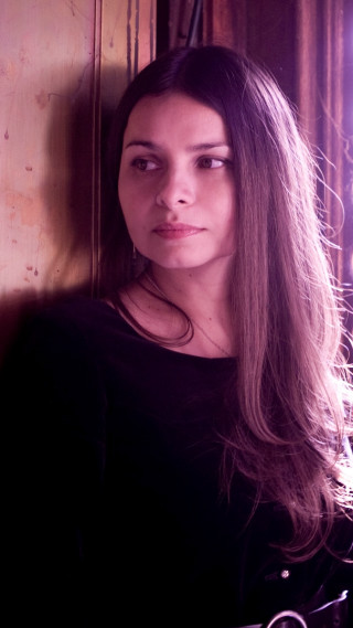 Woman long hair clock window - studio portrait free wallpaper