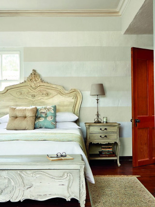 Bedroom with bed interior design 16 - striped free wallpaper