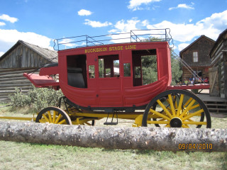 Red yellow carriage field log - dick bickenbach free wallpaper