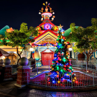 Christmas tree clock tower carousel - front free wallpaper