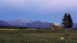 Small cabin field mountains dusk - a small cabin in a field free wallpaper
