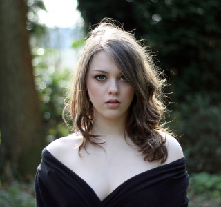 Woman black dress woods sunlight - portrait photography free wallpaper