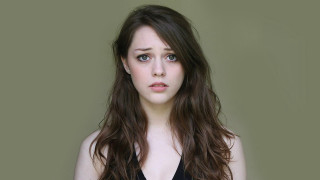 Woman longhair blacktop greenbackground portrait - de stijl free wallpaper