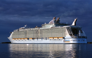 Cruise ship water cloudy sky 2 - under free wallpaper