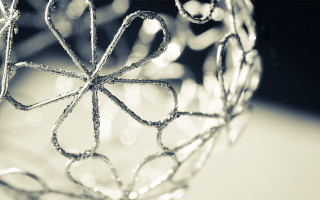 Metal flower design beads hanging - a flower design free wallpaper