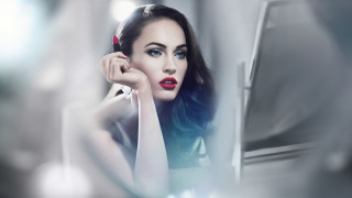 Woman blue hair mirror red - blue hair free wallpaper
