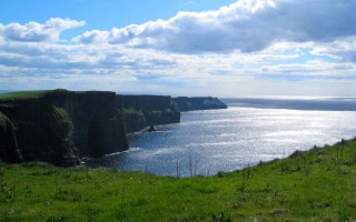 Grassy field water cliff cloudy 2 - a grassy field free wallpaper