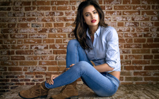 Woman sitting brick wall crossed - the ground in front free wallpaper