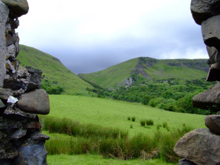 Grassy field stone wall mountain - a stone wall free wallpaper