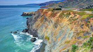 Cliff ocean road beach car - a beach below free wallpaper
