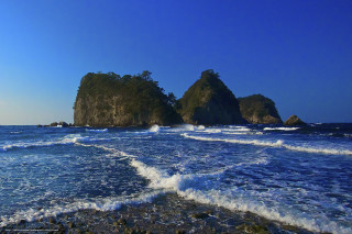 Beach waves rocks blue sky 2 - the rock free wallpaper