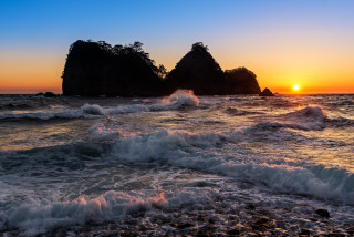 Sunset ocean waves crashing shore 2 - douglas robertson bisset free wallpaper