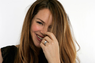 Woman smiling ring blackshirt bettina - her finger free wallpaper