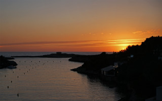 Sunset water boat buildings shore - a few building free wallpaper