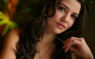 Woman necklace flower plant posing - a necklace free wallpaper