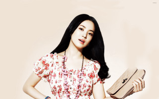 Woman holding purse posing dress - a necklace free wallpaper