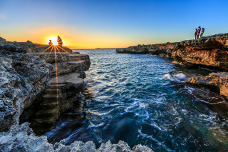 Couple cliff ocean sunset bright - sunset time free wallpaper