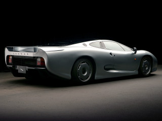 Silver sports car dark room 2 - silver free wallpaper